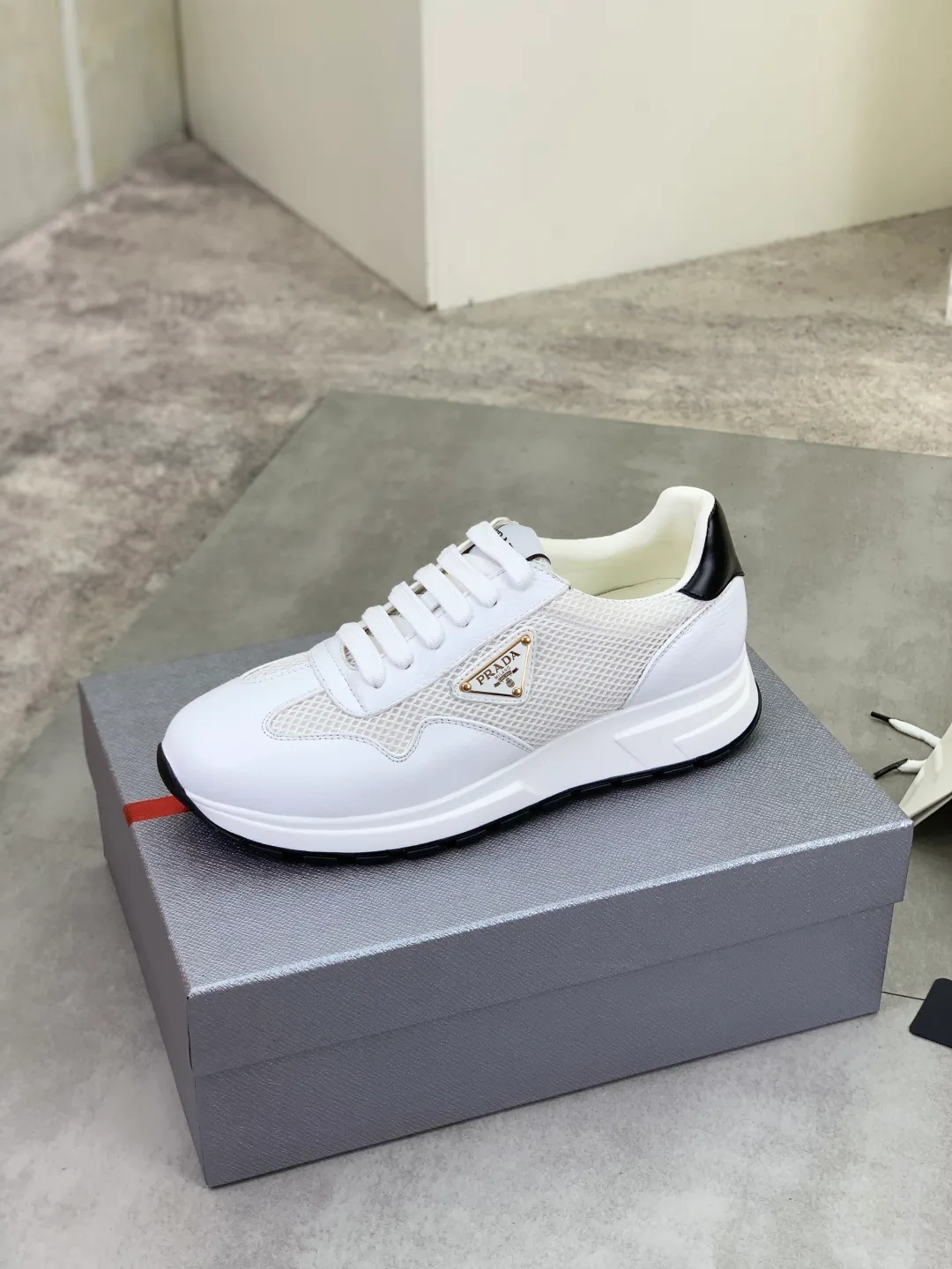 Men's shoes 💰P560💰[New style] popular models are on the official website, 🆘 Trendy brand (Prada) mainly promotes popular models, avant-garde and versatile fashion men's shoes private version mold opening, cowhide surface splicing 1:1.. Fashionable and simple, original imported cowhide lining cowhide feet; the atmosphere and personality are more fashionable, eye-catching and pursuing class. It will subvert the old idea and be a must-have for fashionistas with you! Must keep it for yourself! Tall and comfortable, large and low, high-end quality workmanship. Number of yards: 38-45 4️⃣optional.